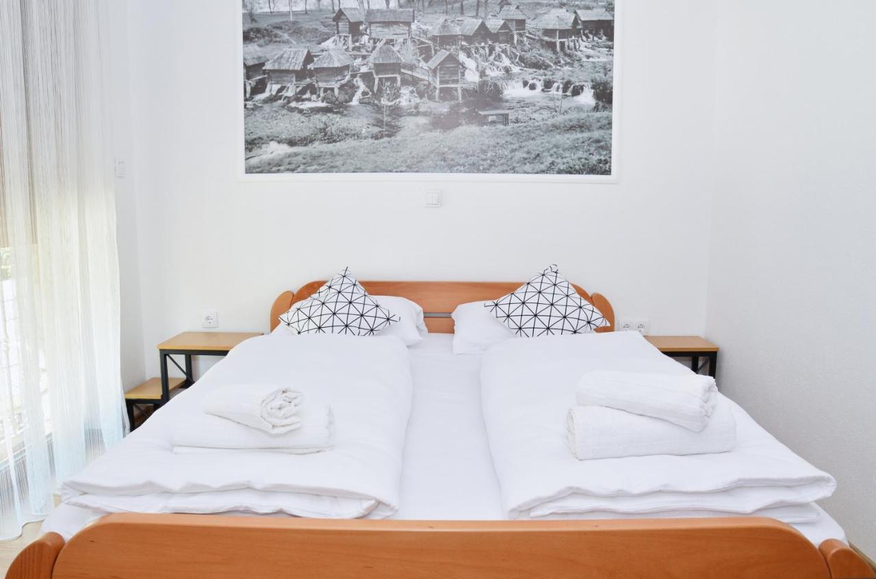Motel Konoba Slapovi Jajce Exterior foto