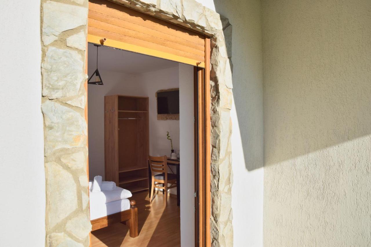 Motel Konoba Slapovi Jajce Exterior foto