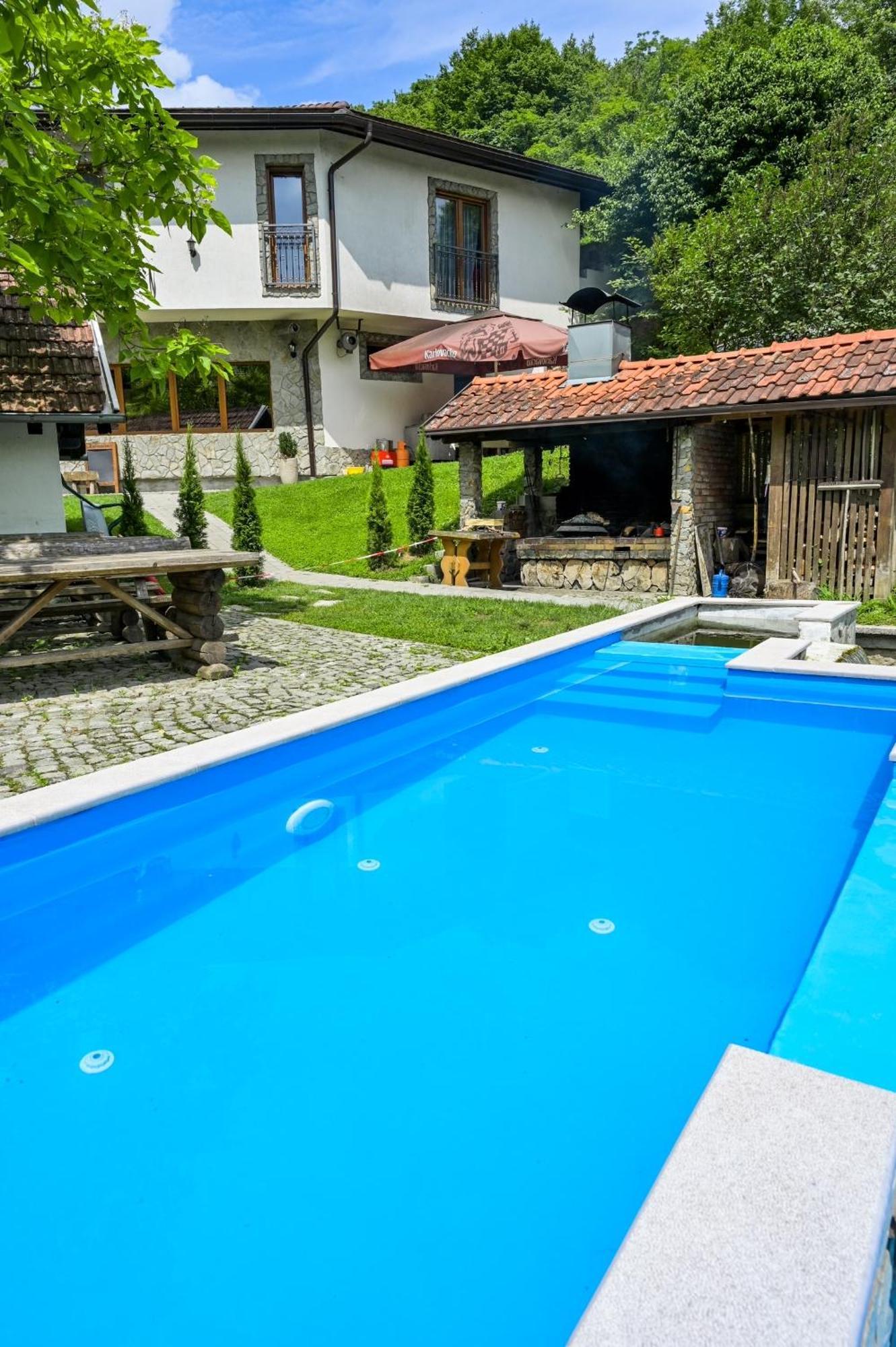 Motel Konoba Slapovi Jajce Exterior foto
